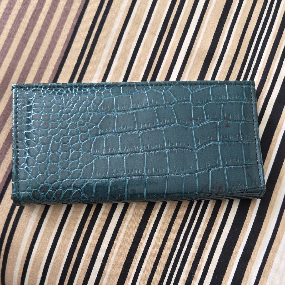 Maurices Teal Crocodile-Pattern Clutch - Picture 3 of 8